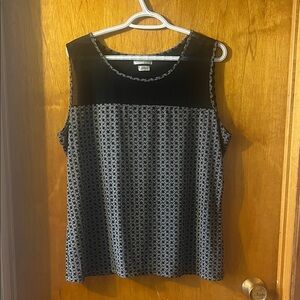 Woman’s Van Heusen Black and Gray Sleeveless Patterned Tank XL